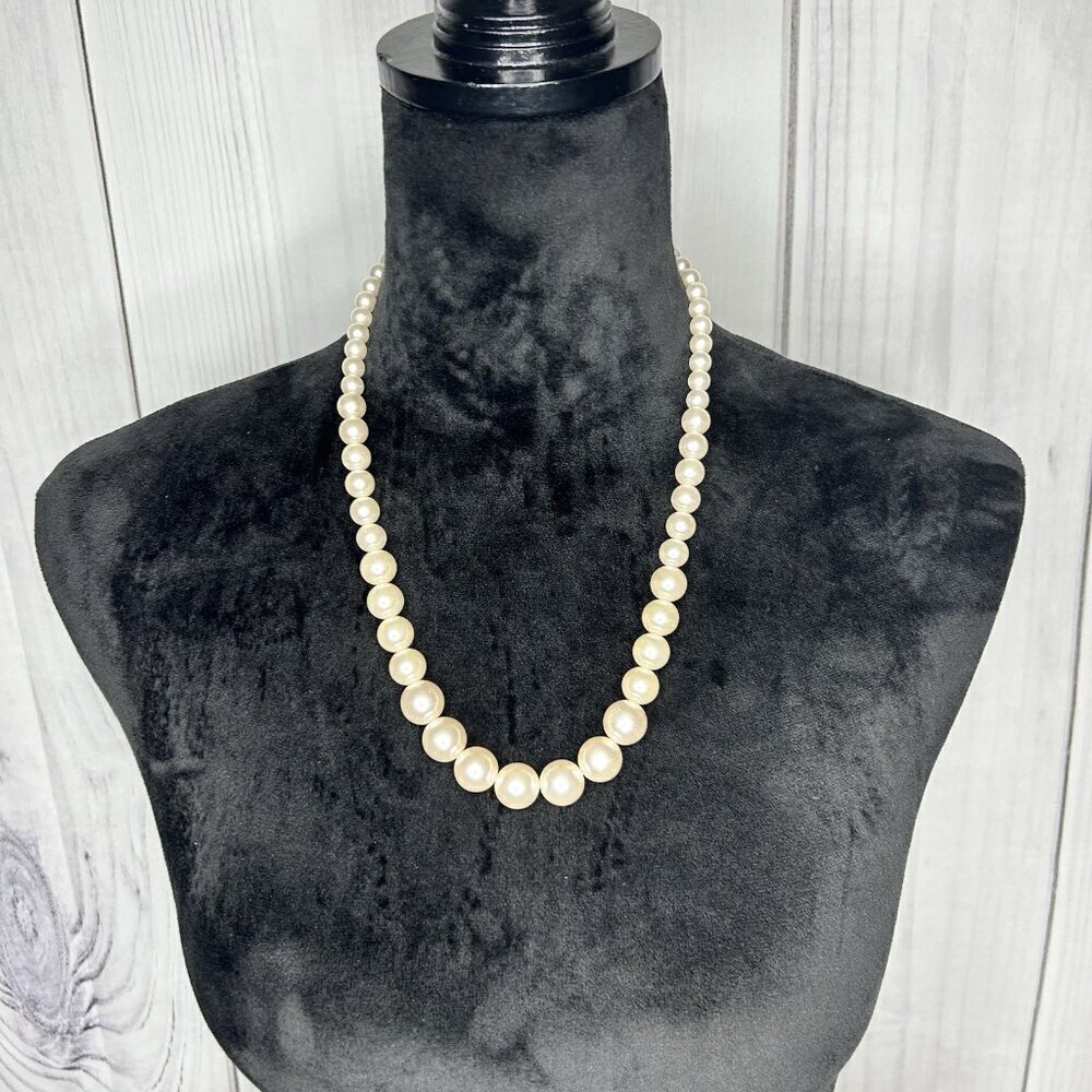 Vintage RMN Single Strand Graduated Faux Pearl Necklace 22" Adjustable